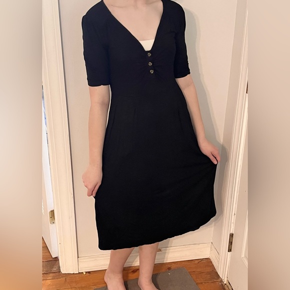 Boden Dresses & Skirts - Boden Dress size 6P Black Stretch Comfy Fabric 3/4 Sleeve